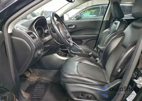 2018 Jeep Compass Latitude z USA, uszkodzony, nr VIN 3C4NJDBB8JT132002